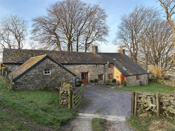 Ffriddoedd Gleision exterior 2.JPG