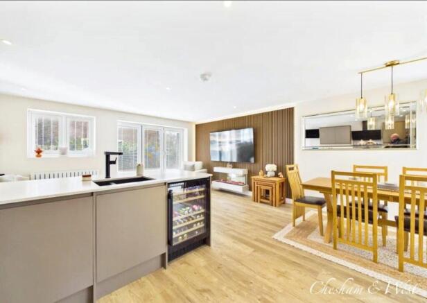 Kitchen 2.jpg
