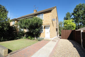 8, Woodhaw, Egham TW20 9AP
