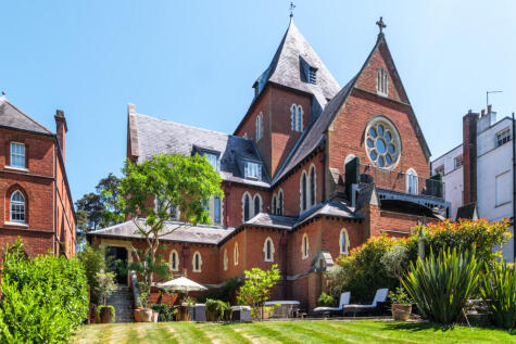 Kirkstall House, London, NW7