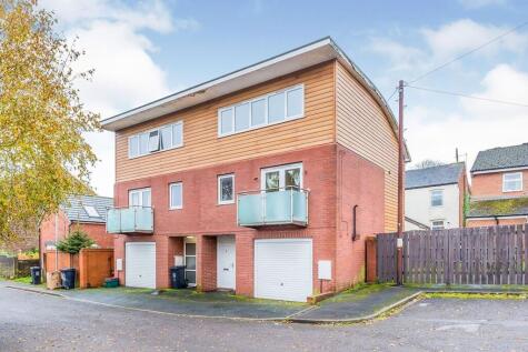 Shoredale Close, Silverdale, Newcastle, Staffordshire, ST5