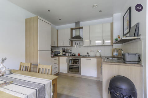 Silas Court, Nascot Wood