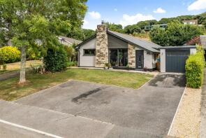 16, Meneth, Helston TR12 6UW