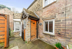 2, Ingle Nook, Main Street, East Keswick, Leeds LS17 9EU