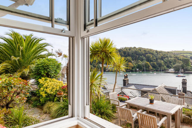 30 SR Window View Fairwinds Beacon Road Kingswear 