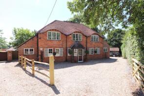 Goodrest, Potters Heron Close, Romsey SO51 9BX