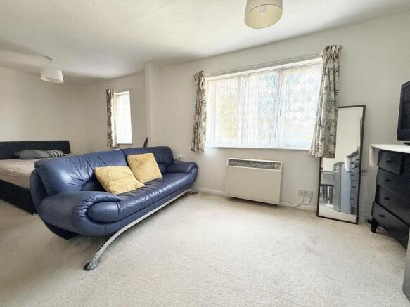 Lounge/Dining Area