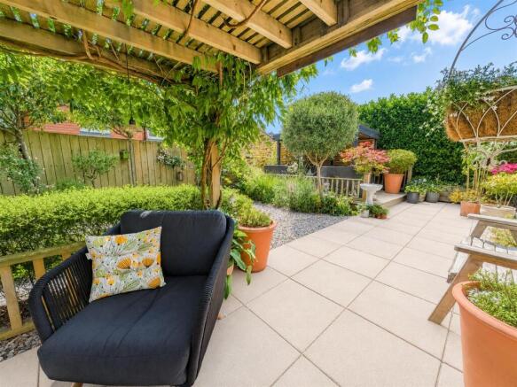 4 Eaton Close - Garden.jpg