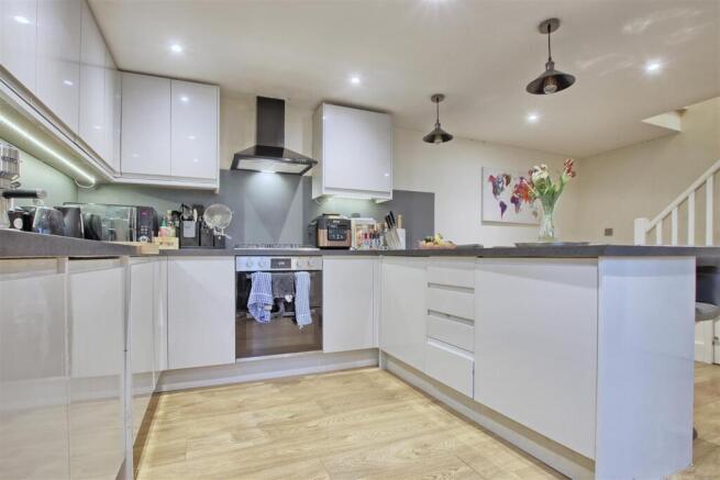 Kitchen 5.jpg