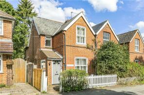 1, Green View Cottages, Green Road, Egham TW20 8QW