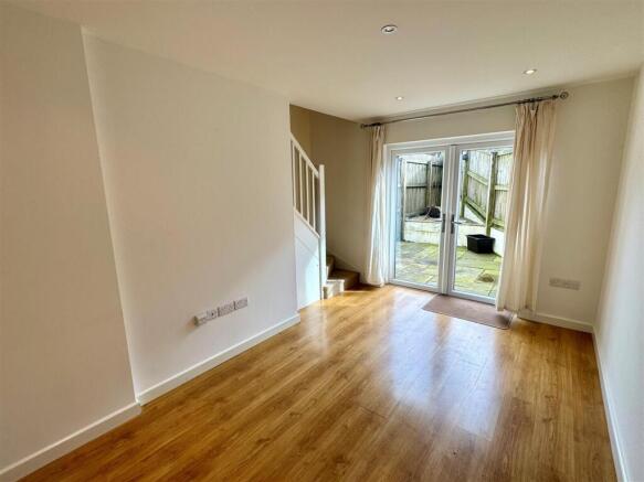 2 Wartha Mews Lounge