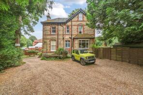 8, Denefield Drive, Kenley CR8 5GR
