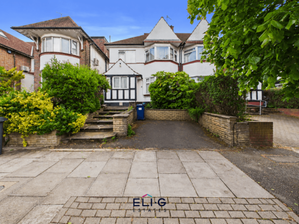 4 bed semi-detached house for sale Woodlands with