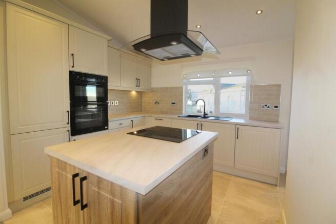 e Kitchen 2.jpg