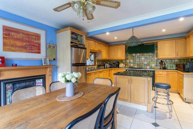 Kitchen/Dining Space