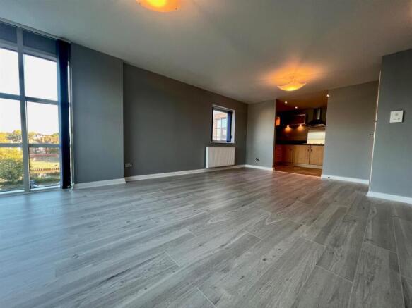 413 Westgate Apartment 7.jpg