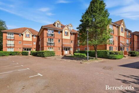 St. Marys Lane, Upminster, RM14