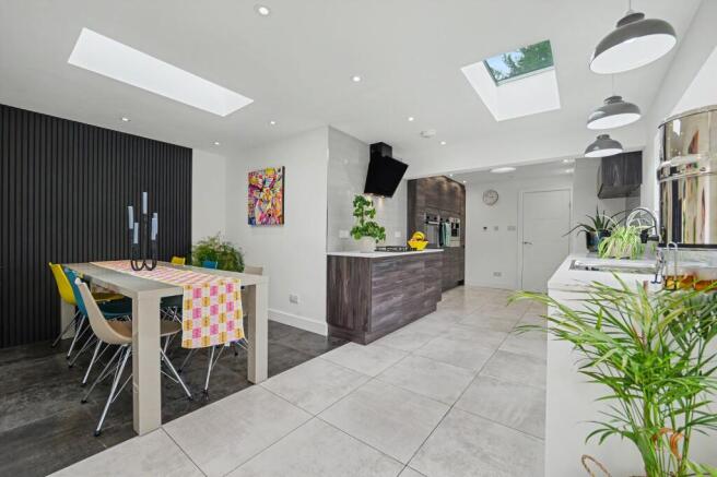 SUPERB DINING KITCHEN