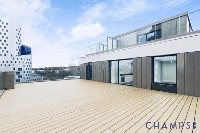 Spacious 3-Bedroom Apartment with Large Terrace &