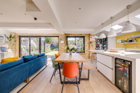 Parkfield Avenue, Parkside, SW14