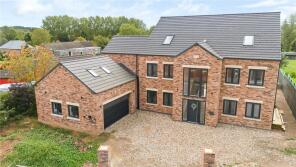 1, Kings Chase, Grimsby DN37 0FE