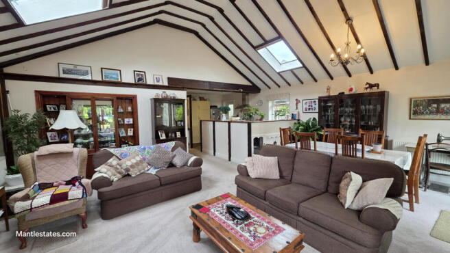 LOUNGE AREA