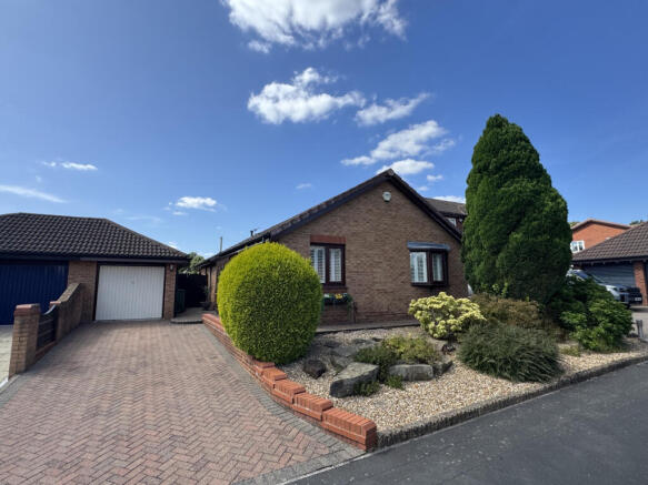 2 bed detached bungalow for sale Kingshill Court,