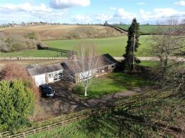 The Bungalow, Manor Road, Grimscote NN12 8LN