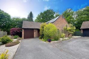 17, Mayfield, Rowledge, Farnham GU10 4DZ