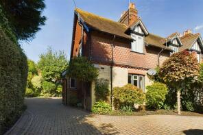1, Holmes Cottages, Pebble Hill Road, Betchworth RH3 7BP