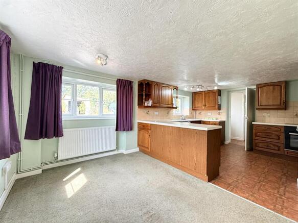 OPEN PLAN KITCHEN/LIVING SPACE