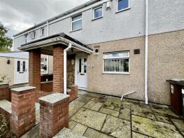 10, Eyam Grove, Gamesley, Glossop SK13 0HS