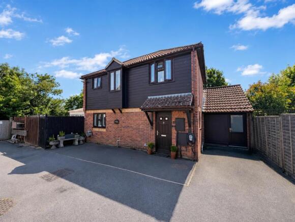 9 Rookwood Close - Front Shot.jpg