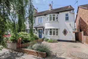3, Cheltenham Drive, Leigh-on-sea SS9 3EQ