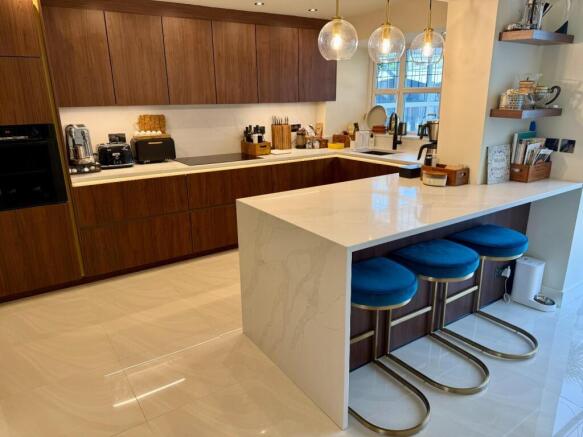3 - Kitchen 2.jpeg