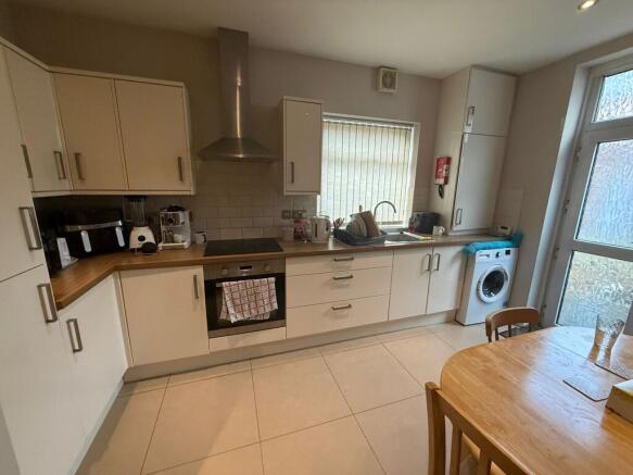 Kitchen / Dining Area