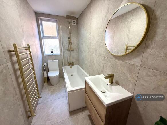 Flat 10 Bathroom