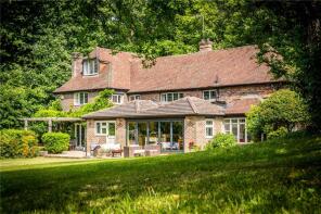Wheatcroft, Bashurst Hill, Horsham RH13 0NY
