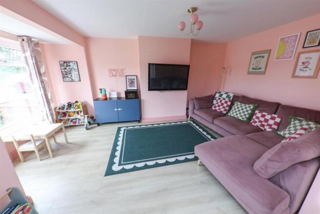 OPEN PLAN LIVING/ DINING/ KITCHEN