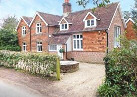 Well House, Hammerpond Road, Horsham RH13 6PE