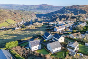 4, Glyn Dwr Close, Waenllapria, Abergavenny NP7 0PZ