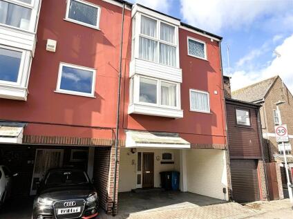 Poplar Close, Poole