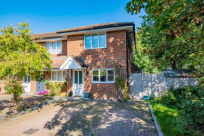 7, Driftways, Yateley GU46 7RY