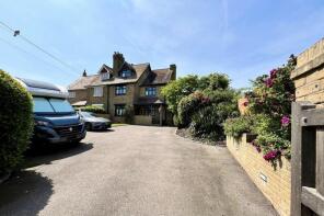 1, Bank Cottages, Maidstone Road, Maidstone ME18 5HE