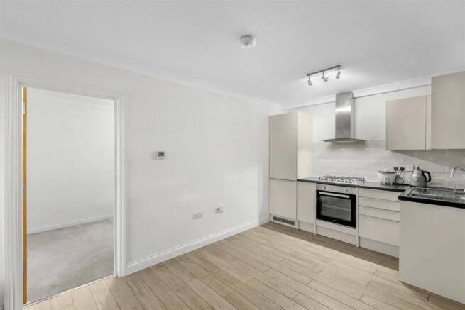 Flat 2, 8 Buckingham Place Bellfield Rd, HP13 5HW-