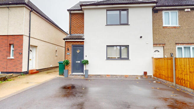 AVAILABLE NOW ON ROOM TO ROOM BASIS AT £732.00 P