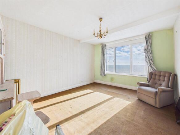 Dining room: