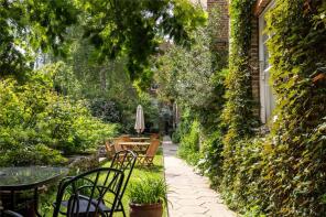 5a, Cyril Mansions, Prince Of Wales Drive, London SW11 4HR