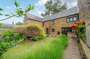 2, Church Close, Banbury OX17 1RS