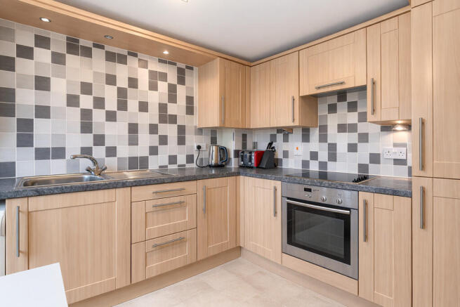 Modern kitchen wi...